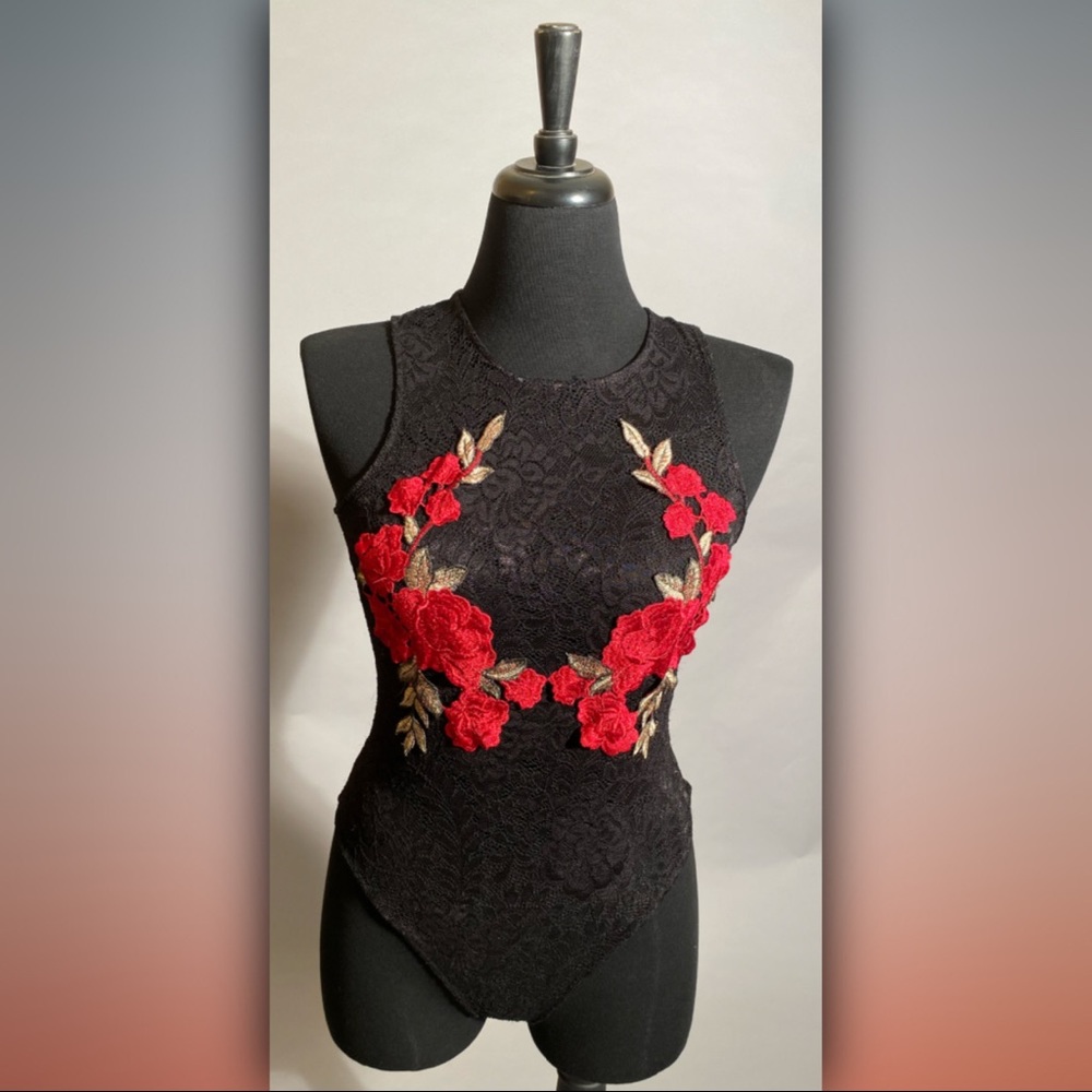 ❌ SOLD ❌ Lace bodysuit